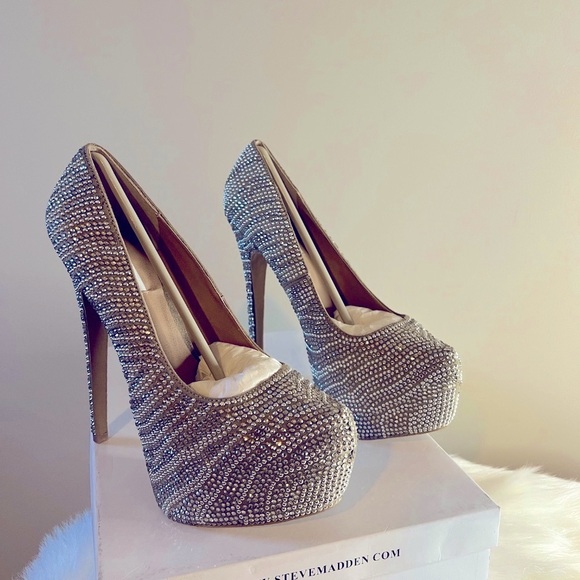 Steve Madden Dyvinal Pewter Crystal Platform Heels - Picture 3 of 7